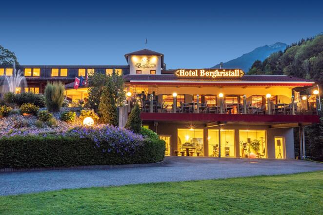 Hotel Außenansicht Abend