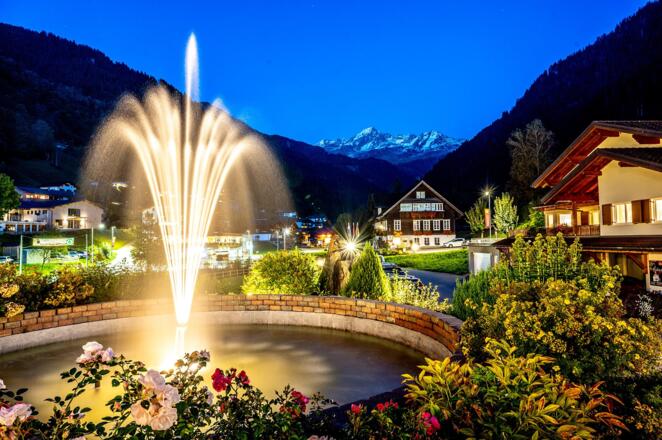Hotel Außenansicht Abend Lobspitz