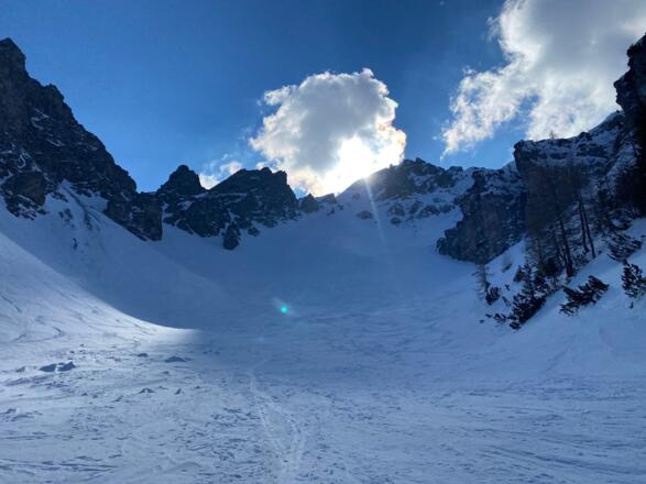 Das weitläufige Kar, welches zwischen Spitzmandl, Nockspitze (Vorgipfel) und Pfriemeswand ist erreicht.