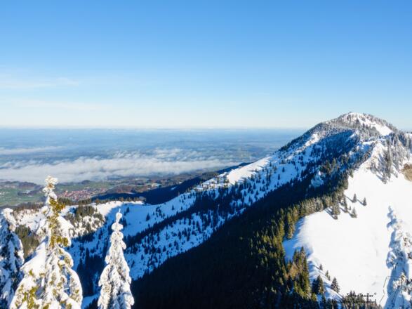 Blick vom Feichteck auf den Chiemgau und den Hochries