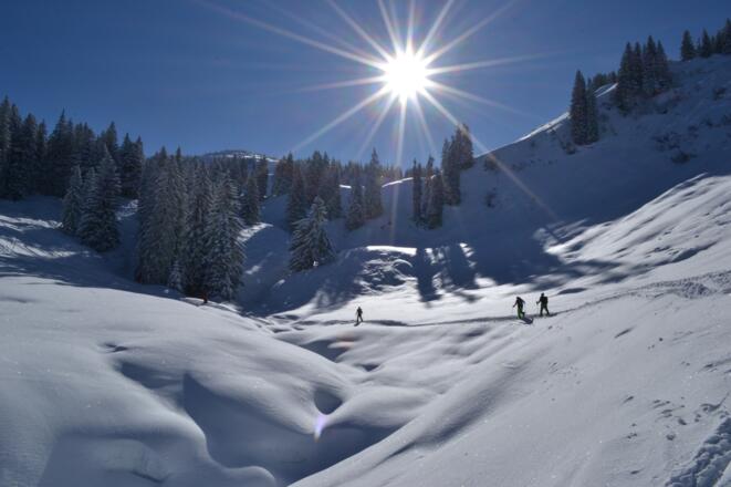 Nach der Piste unter dem Riedberger Horn beginnt der Aufstieg im freien Gelände.