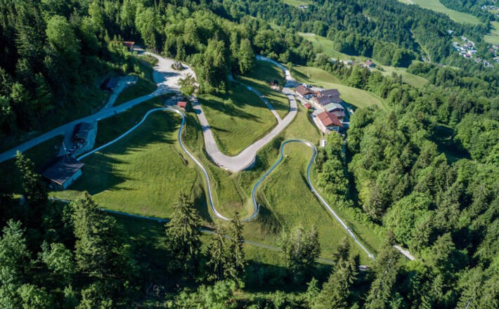 Die Sommerrodelbahn am Obersalzberg aus der Vogelperspektive