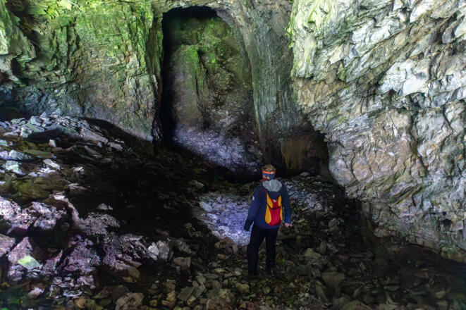 Die imposante Eingangshalle der Obstanser Eishöhle.