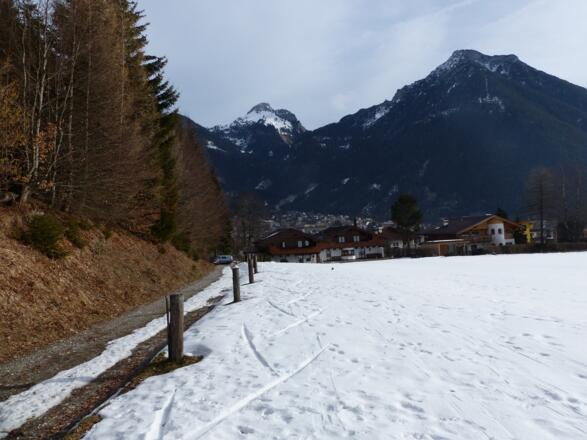 Der eigentliche Start der Skitour auf den Ochsenkopf (= Seiersjoch) am Ende der Lärchenwiese, einem Ortsteil von Maurach a. Achensee.