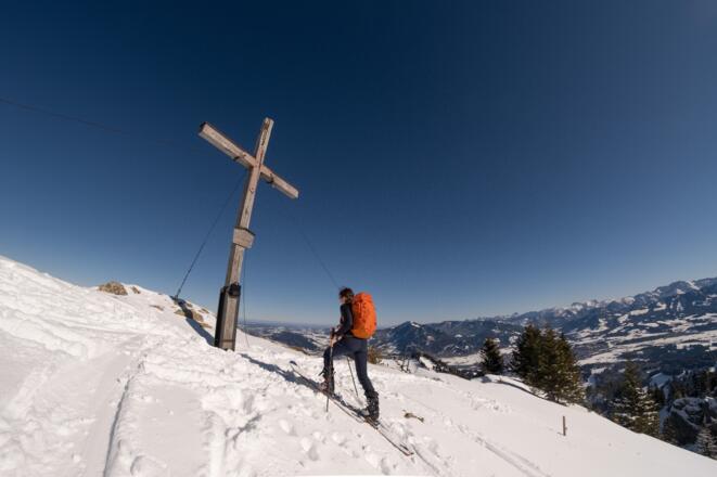 Die letzten Meter zum Gipfel des Steinebergs.