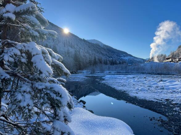 Die Sonne findet den Weg ins Tal