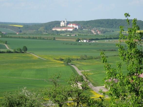 Blick zurück auf das Kloster Neresheim