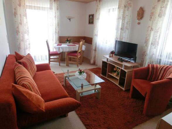 Wohnzimmer mit Essecke