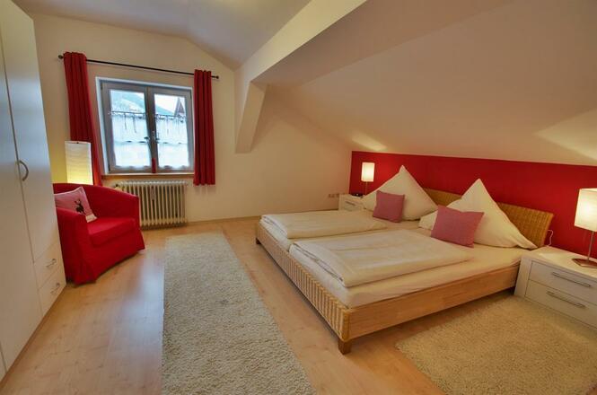 Ferienwohnung-oberammergau-D-Schlafzimmer_NEU