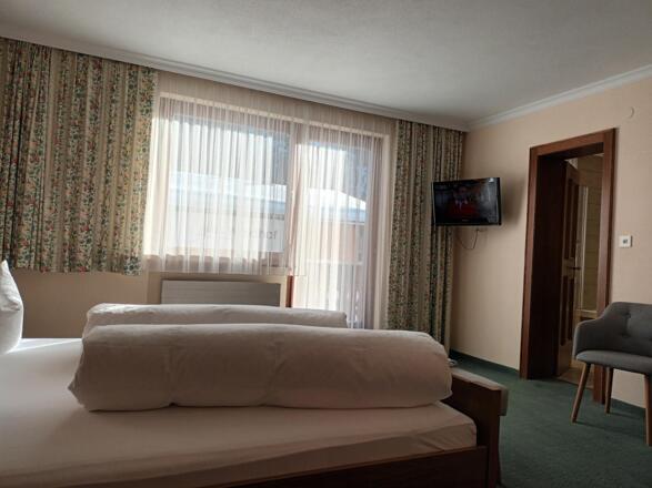 Zimmer mit Blick auf Mahdloch