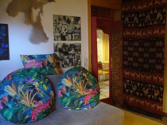 Fernsehzimmer mit Schlafcouch