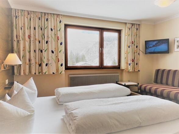 Zimmer mit Blick zum Rüfikopf