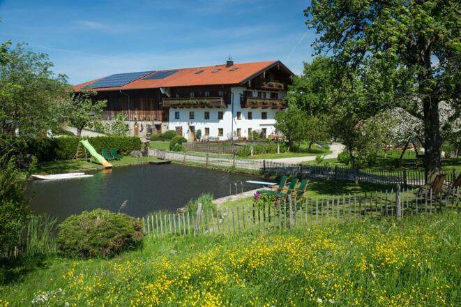 Seimehof mit eigenem Naturbadeteich