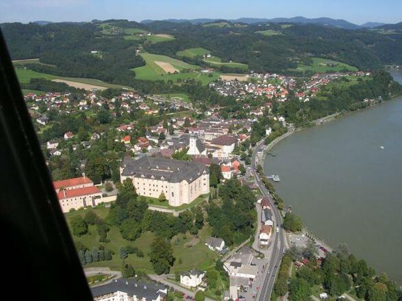 Ein Bild aus hohen Lüften über Grein