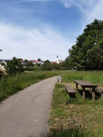 Radweg und Rastmöglichkeit bei Figlsdorf