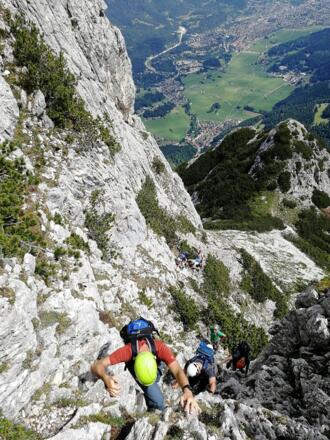 Leichte Kletterei durch die Ostwand