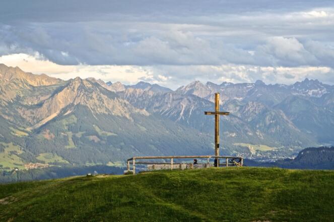 Das Ofterschwanger Horn im Abendlicht