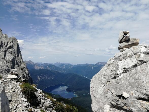 Scharte zum Grat; Blick auf den Eibsee