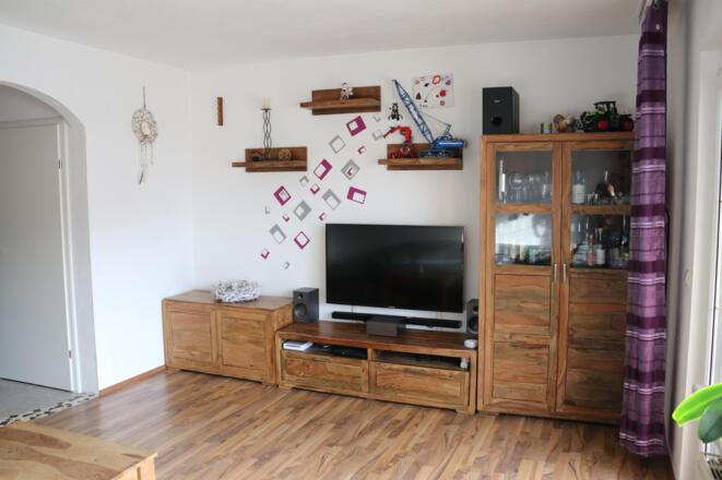Wohnwand mit Fernseher