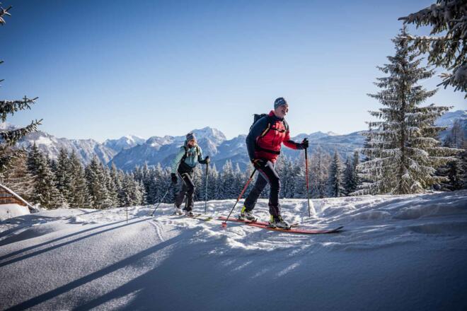 Skitour Kornbrand in Gosau vor einem glorreichen Panorama im Weltkulturerbe