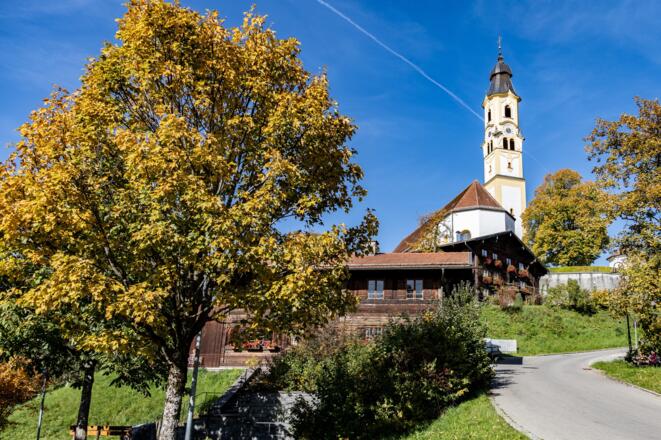 Heimathaus unterhalb der Pfarrkirche St. Nikolaus