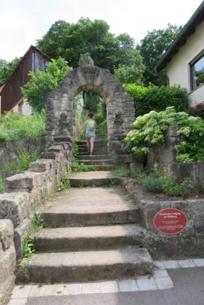Historischer Aufgang zur Wallburg