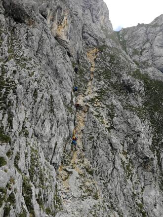 Steig nach der Mittagscharte südlich des Zwölferkopf, teils abschüssig und steil