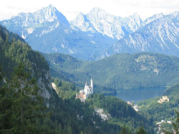 Schlösser, Berge, Seen