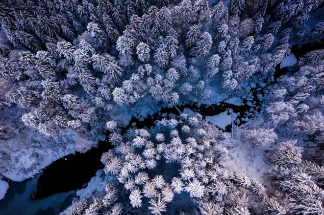 Luftaufnahme der winterlichen Starzlach.