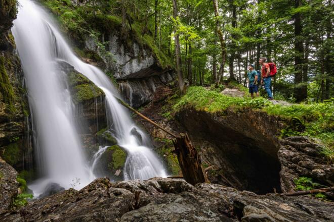 Imposant: der Schrainbachfall kurz nach dem Beginn der Wanderung zum Kärlingerhaus.