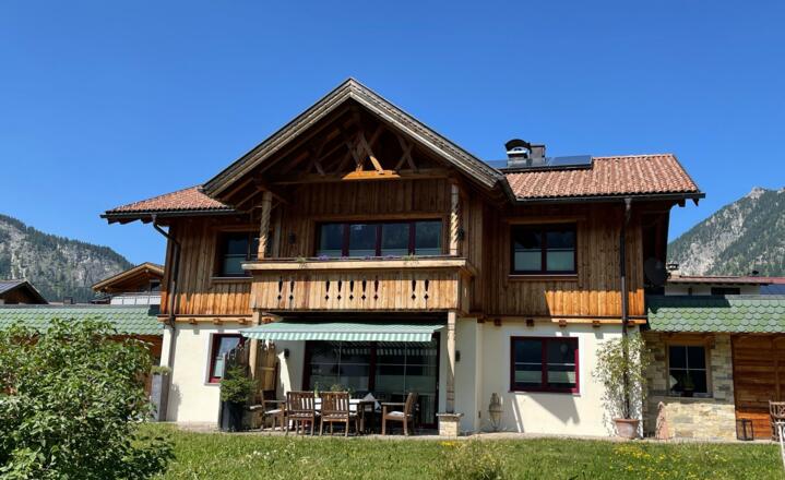 Landhaus Lignum - Südseite mit Terrasse, Balkon und Garten