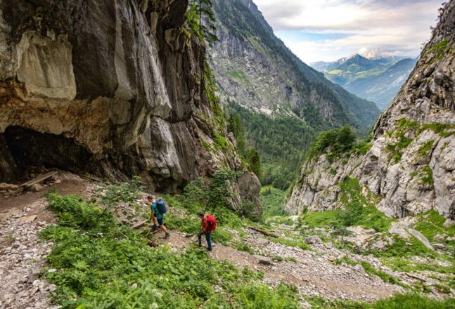 Weges-Schlängeln: In zahlreichen Serpentinen geht es durch die Saugasse.