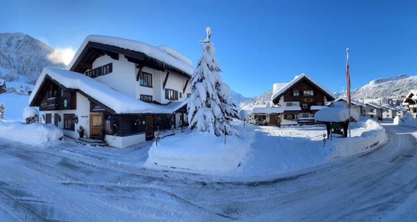 Gatterhof mit seinen zwei Gebäuden