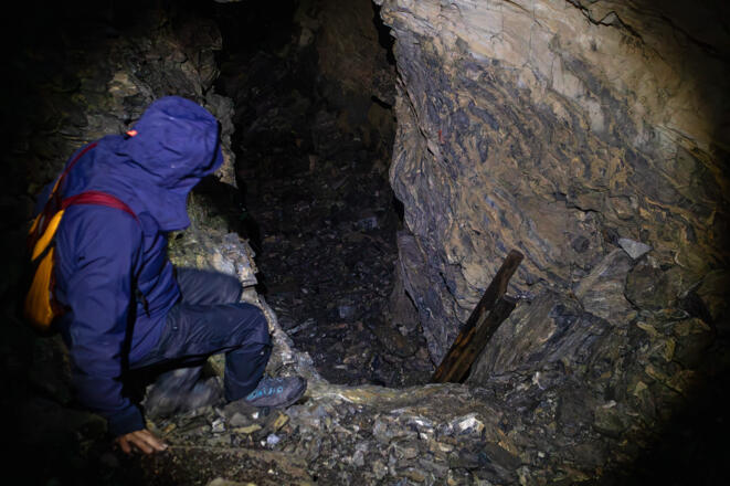 Felsstufe beim Ausgang aus dem linken Ast der Obstanser Eishöhle.