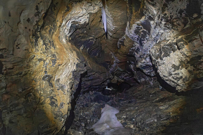 Linker Ast der Obstanser Eishöhle.