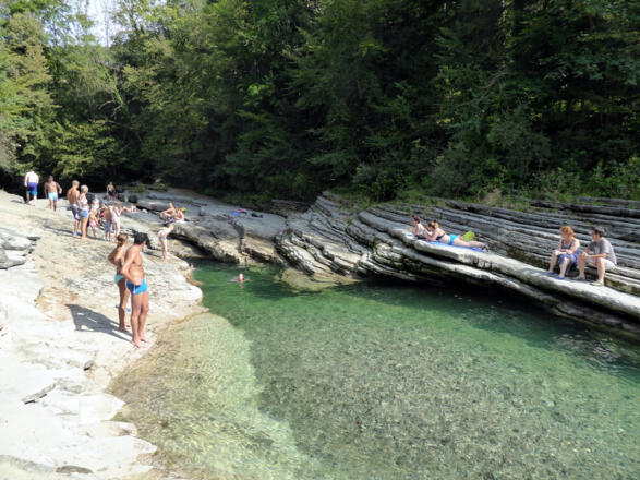 Im Sommer ist das Felsenbad ein beliebter Treffpunkt.