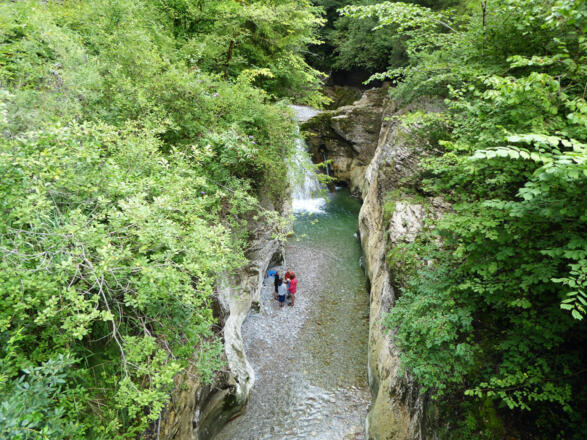 An der schmalsten Stelle kurz vor der Römerbrücke.