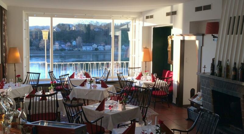 Restaurant mit Donaublick