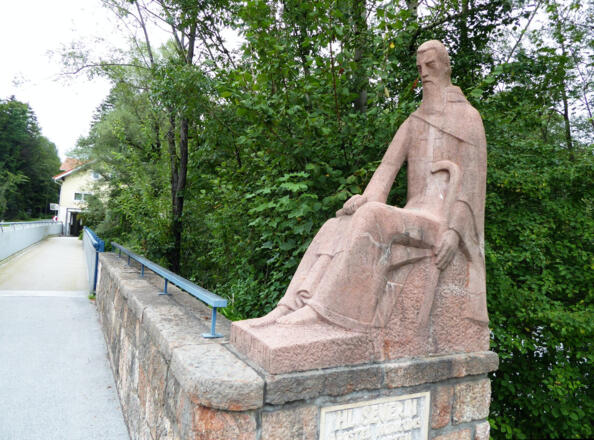 Der im 5. Jahrhundert in der Region missionierende Hl. Severin wacht an der Tauglmauth-Brücke.