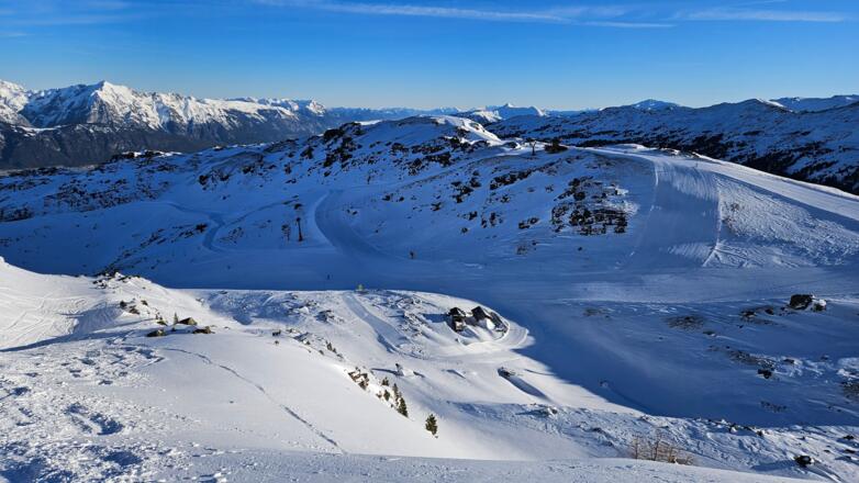 Blick hinunter auf die Schaferhütte und den Schartenkogel (rechts)