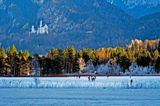 Schwansee mit Blick auf Neuschwanstein