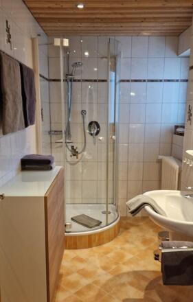 Bad Doppelzimmer