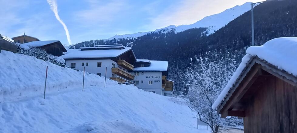 Hausbild Sicht von Bushaltestelle