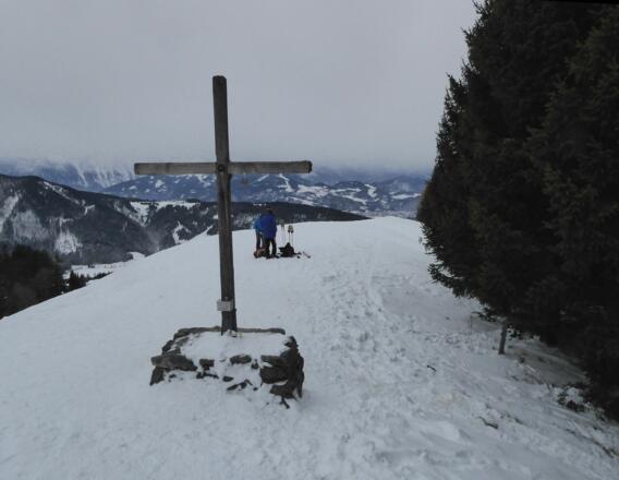 Das Gipfelziel ist gerade rechtzeitig vor dem Wetterumschwung erreicht.