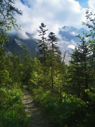 und gehen Richtung Issanger