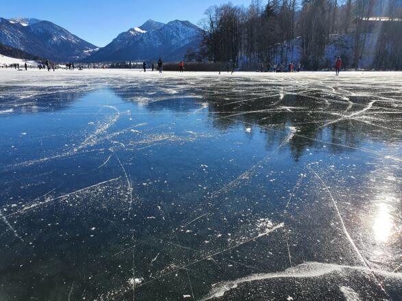 Schlittschuhlaufen am Schliersee