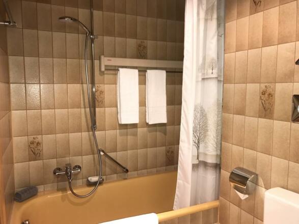 Badezimmer mit Wanne