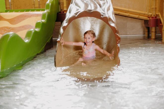 3 kleine Rutschen im Wasserspielplatz