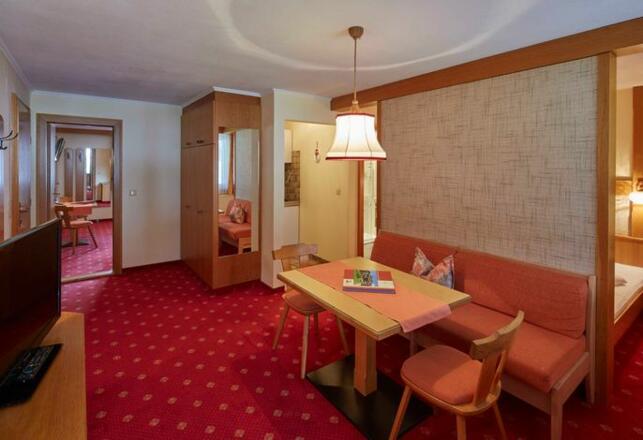 Ferienwohnung Nr.  4 / 5 mit sep. Schlafzimmer,  Wohnschlafzimmer 2x DU/WC, Ostbalkon