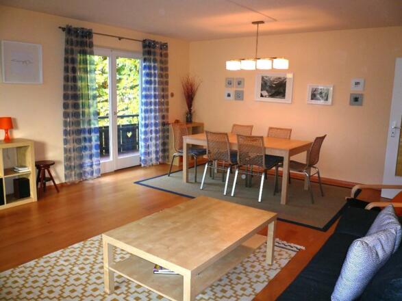 Wohnzimmer mit Esstisch